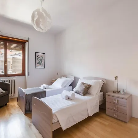 The Rent - Spacious Flat A Stone's Throw From The Vatican Roma